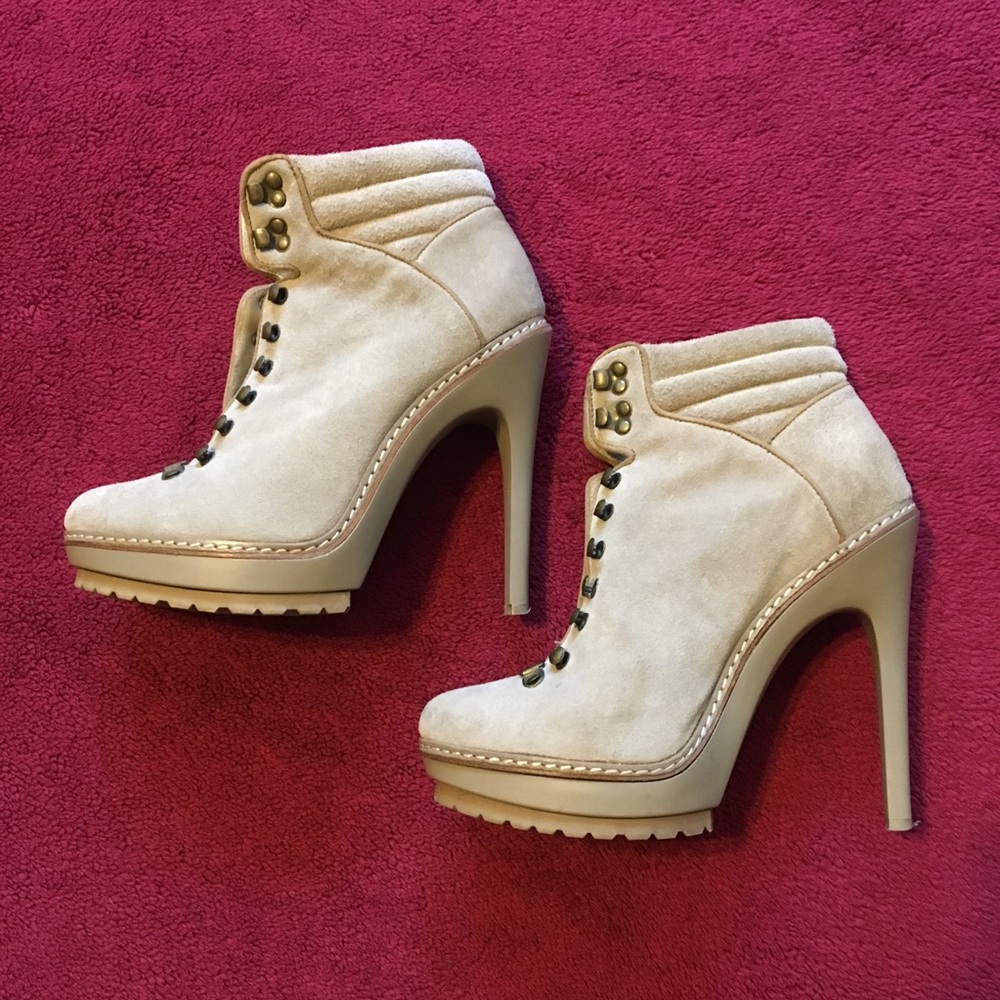 BCBGMAXAZRIA Tan Suede Heels